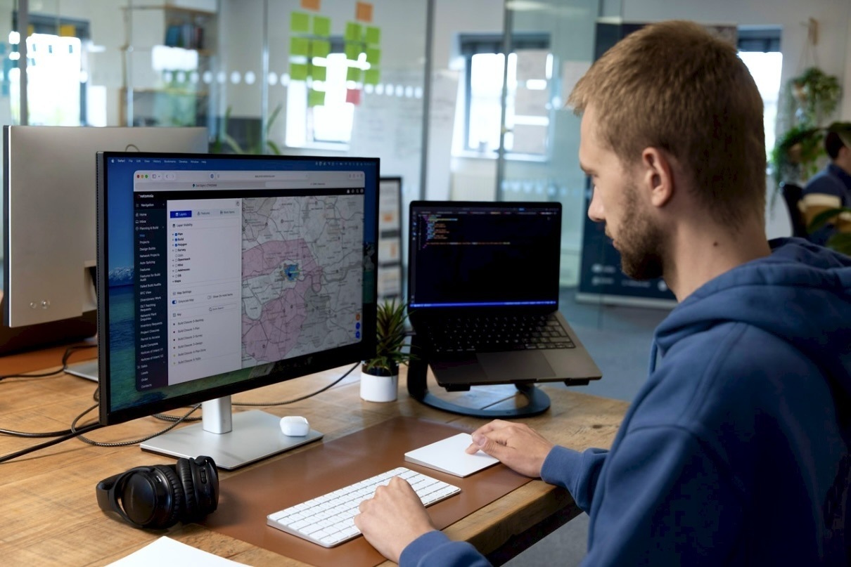 An mmtm developer working on a web application